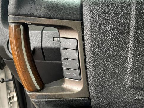 Used 2014 Lincoln Navigator 2WD image 18