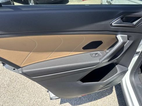 Used 2023 Volkswagen Tiguan SE w/ Panoramic Sunroof Package FWD image 23