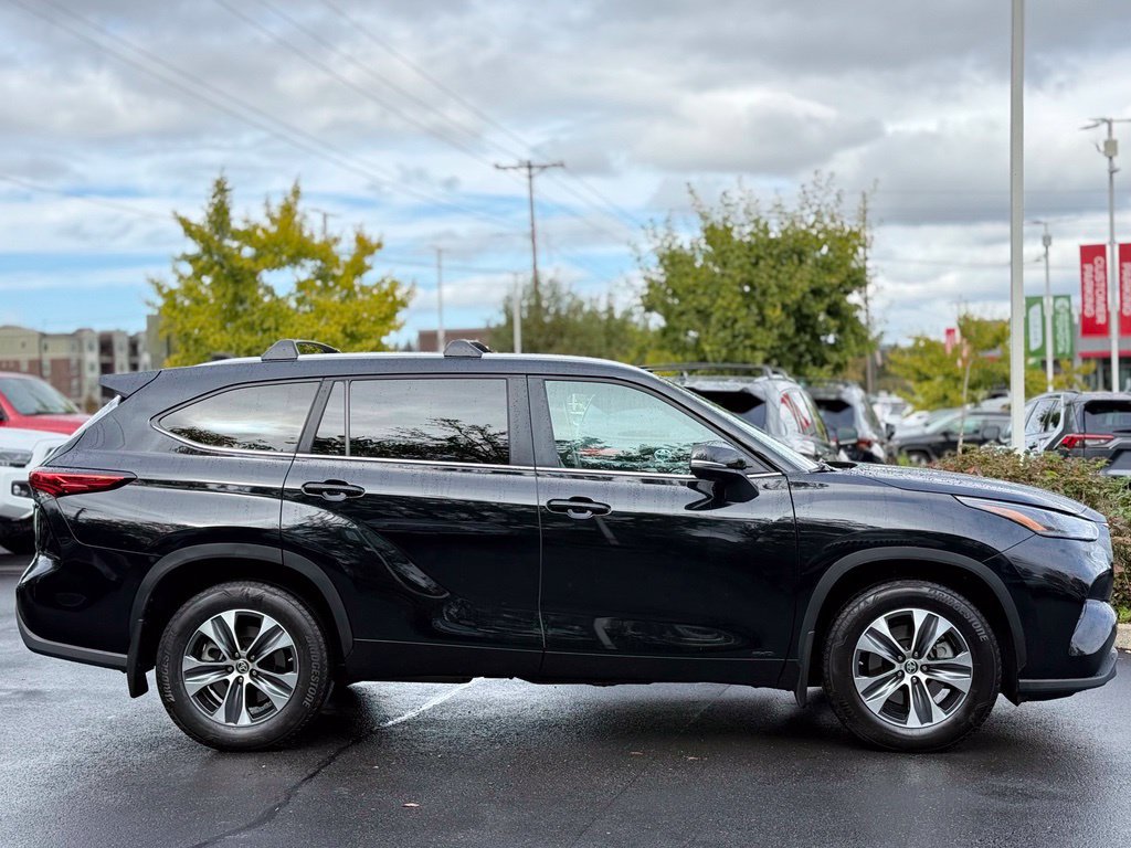 Used 2023 Toyota Highlander XLE AWD/4WD image 6