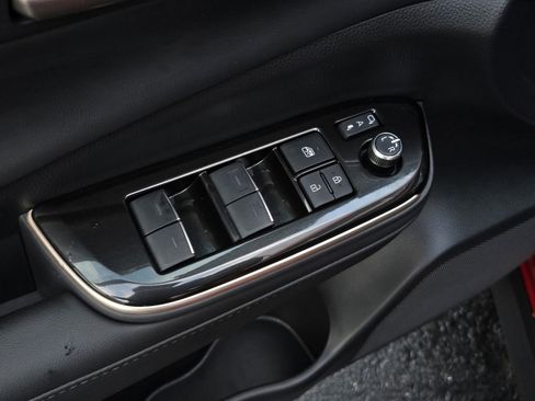 Used 2025 Toyota Crown Signia image 10