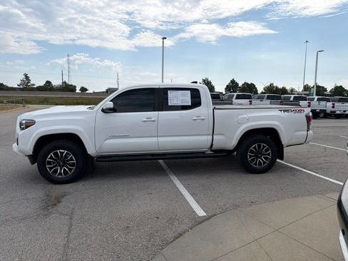 Used 2023 Toyota Tacoma TRD Sport AWD/4WD image 6