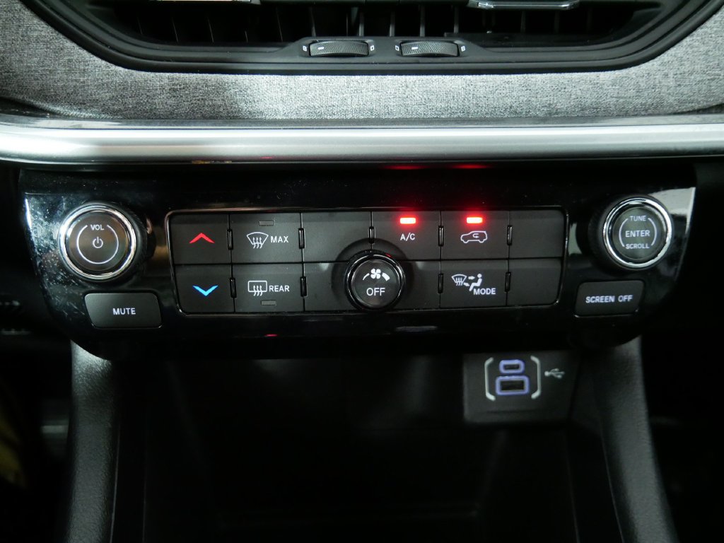 Used 2025 Jeep Compass Latitude AWD/4WD image 30