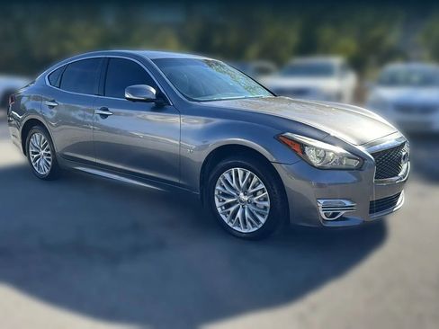 Used 2015 INFINITI Q70 3.7 w/ Deluxe Touring Package image 3