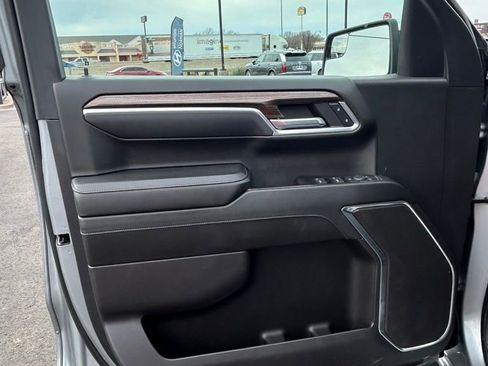 Used 2025 Chevrolet Silverado 1500 LT image 9