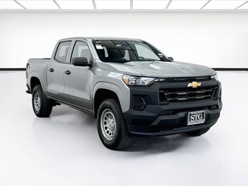 Used 2025 Chevrolet Colorado W/T w/ WT Convenience Package II RWD image 3