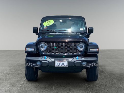 Used 2024 Jeep Wrangler Unlimited w/ Convenience Group AWD/4WD image 8