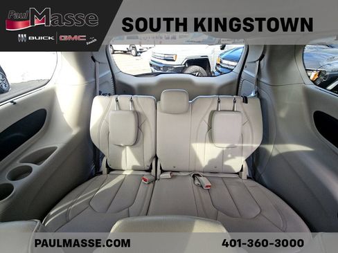 Used 2021 Chrysler Pacifica Touring-L w/ Uconnect Theater Family Group image 11