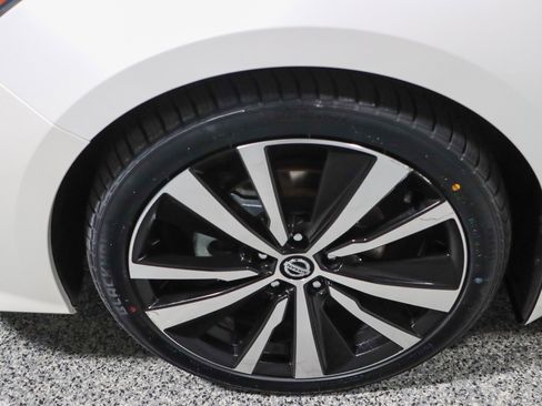 Used 2021 Nissan Altima 2.5 SR w/ SR Premium Package FWD image 11