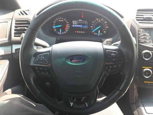 Used 2016 Ford Explorer XLT AWD/4WD image 36