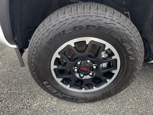 Used 2025 Toyota Tacoma TRD Off-Road w/ TRD Off Road Upgrade Package AWD/4WD image 19