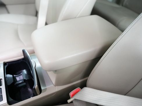 Used 2013 Toyota Highlander SE image 30