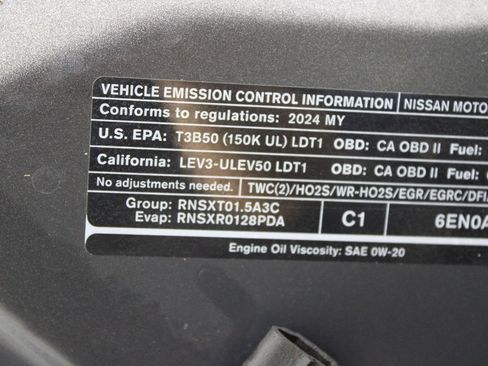 Used 2024 Nissan Rogue S FWD image 31