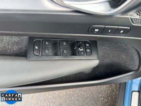 Used 2024 Volvo XC40 B5 Core image 14