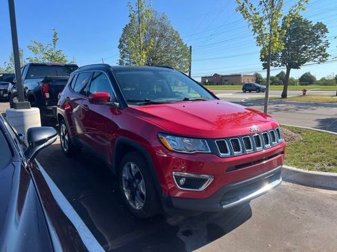 Used 2018 Jeep Compass Limited AWD/4WD image 3