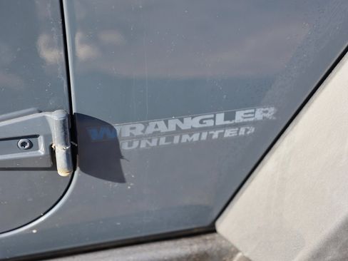 Used 2016 Jeep Wrangler Unlimited Rubicon image 10