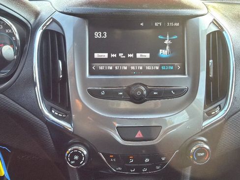 Used 2017 Chevrolet Cruze LT FWD image 38