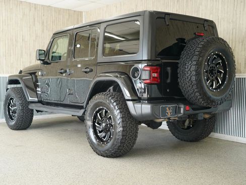 Used 2018 Jeep Wrangler Unlimited Sahara AWD/4WD image 7