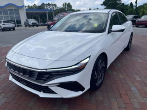 Used 2024 Hyundai Elantra Limited FWD image 1
