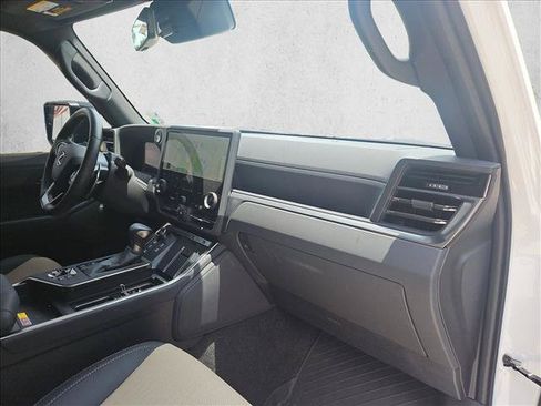 Used 2024 Lexus GX 550 AWD/4WD image 18