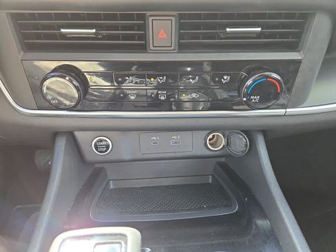 Used 2023 Nissan Rogue S AWD/4WD image 25