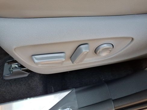 New 2026 Toyota Highlander Platinum AWD/4WD image 10