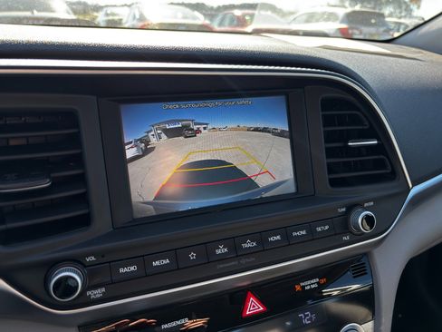 Used 2020 Hyundai Elantra SEL image 15
