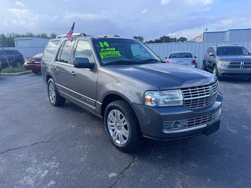 Used 2014 Lincoln Navigator 4WD image 3