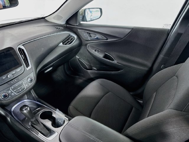 Used 2020 Chevrolet Malibu LT FWD image 24