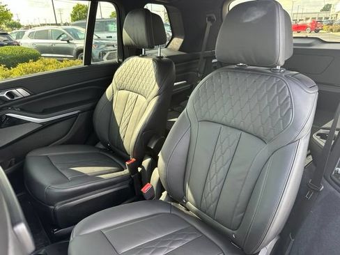 Used 2021 BMW X7 M50i w/ Cold Weather Package AWD/4WD image 33
