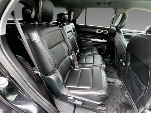 Used 2021 Ford Explorer XLT AWD/4WD image 16