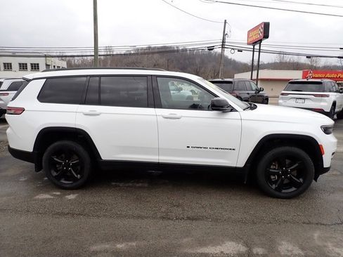 Used 2023 Jeep Grand Cherokee L Laredo image 8