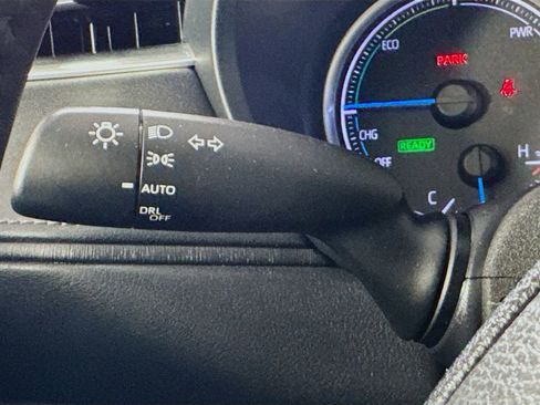 Used 2022 Toyota Venza LE image 12