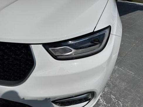 Used 2026 Chrysler Pacifica Pinnacle FWD image 5