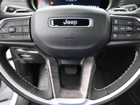 Used 2025 Jeep Grand Cherokee Limited image 26
