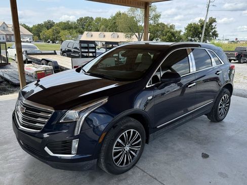 Used 2017 Cadillac XT5 Luxury w/ Driver Awareness Package FWD image 9