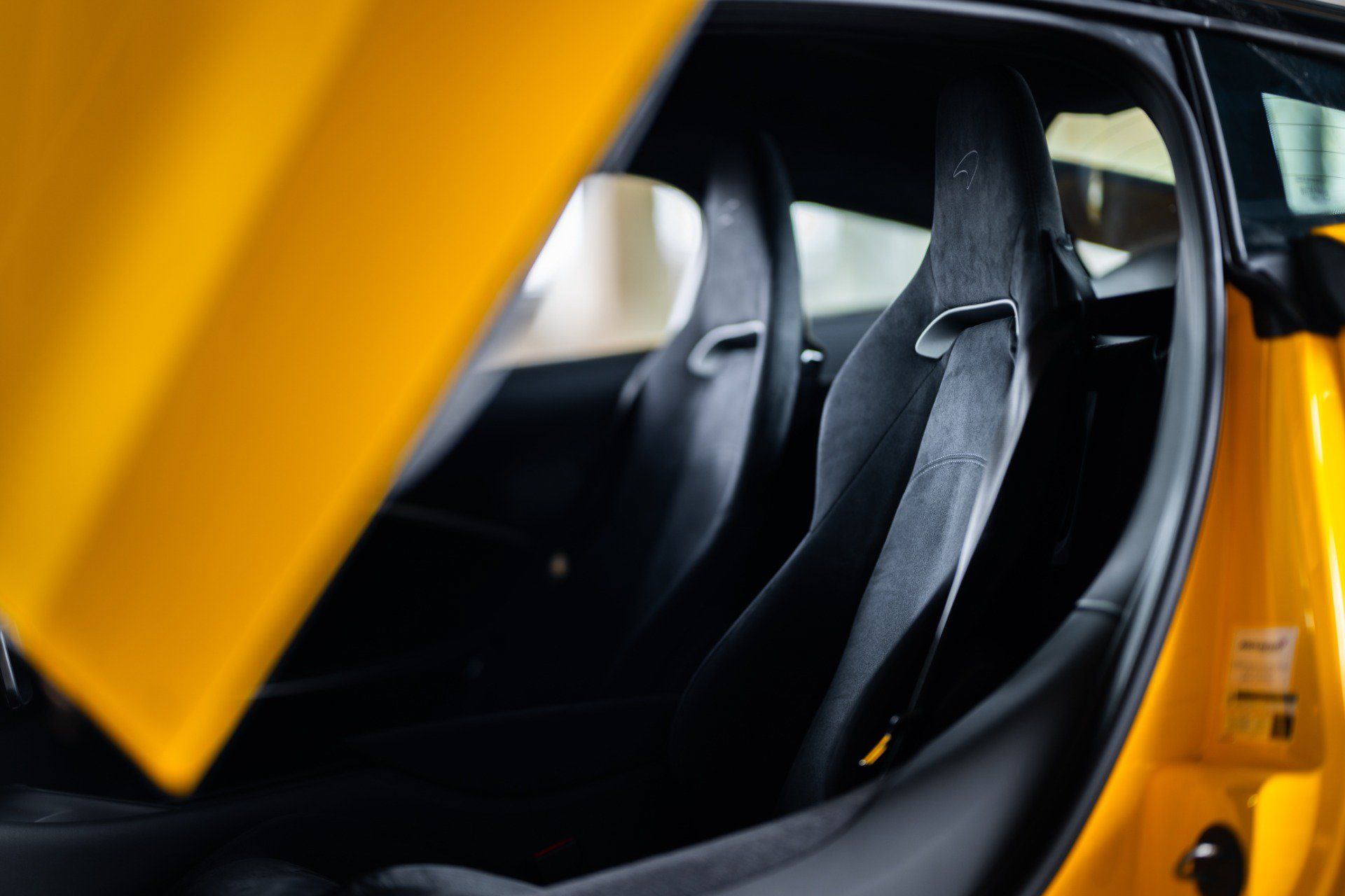 Used 2024 McLaren Artura RWD image 41