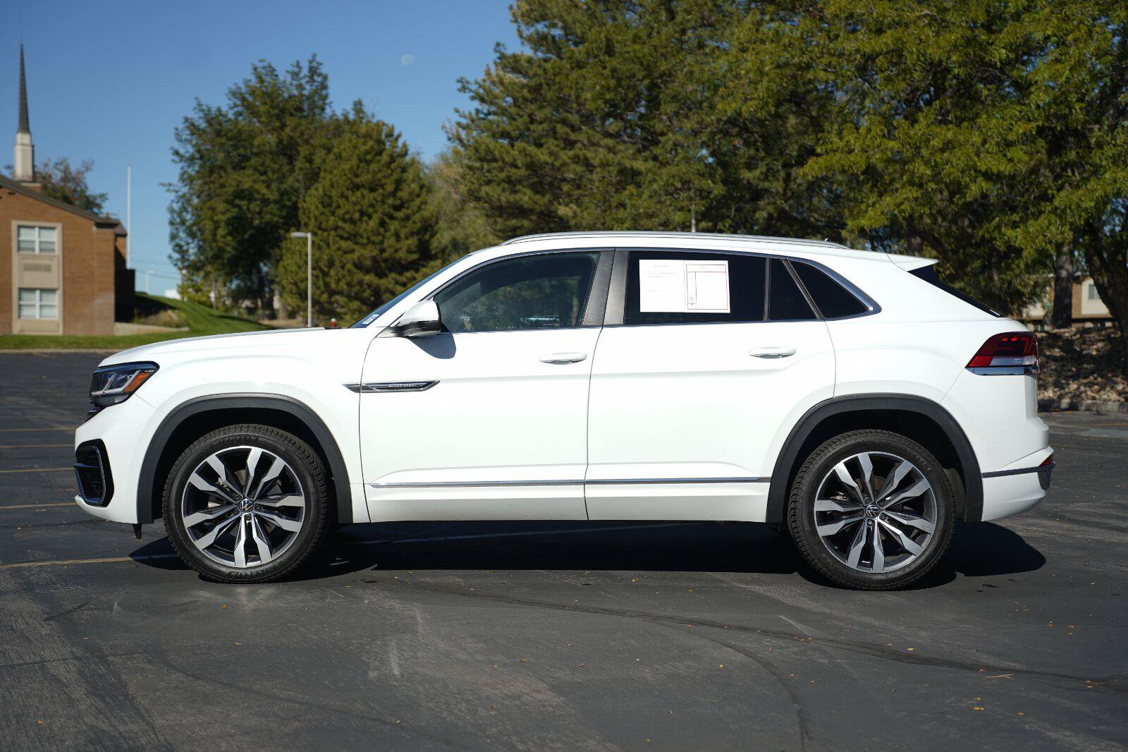 Used 2021 Volkswagen Atlas Cross Sport SEL R-Line AWD/4WD image 2