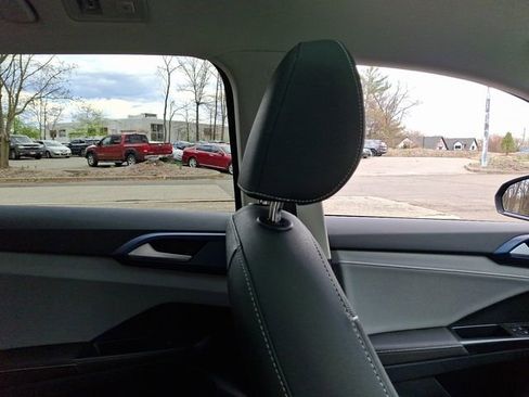 Certified 2024 Volkswagen Taos SE w/ Panoramic Sunroof Package image 13