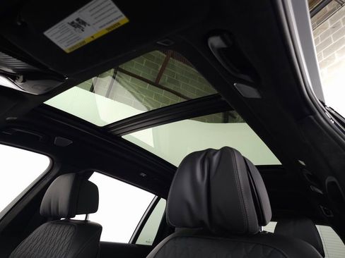 Used 2025 BMW X7 M60i image 18