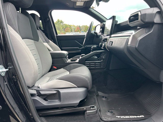 Used 2024 Toyota Tacoma TRD Sport AWD/4WD image 30
