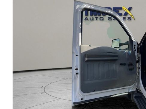 Used 2015 Ford F450 XL w/ XL Decor Group image 9