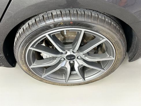 Used 2025 Genesis G70 2.5T RWD image 11