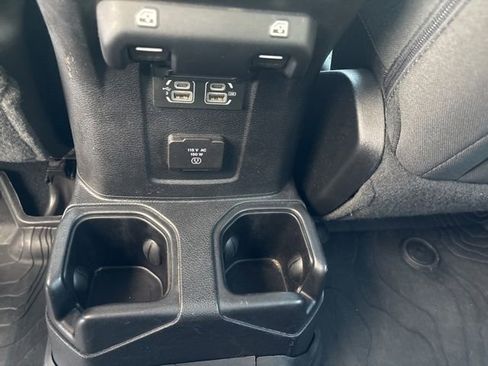 Used 2019 Jeep Wrangler Unlimited Sahara w/ Uconnect 4C Nav & Sound Group AWD/4WD image 32