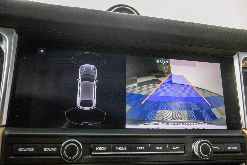 Used 2019 Porsche Macan AWD/4WD image 26