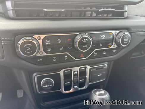 Certified 2024 Jeep Wrangler Sahara w/ Technology Group image 33