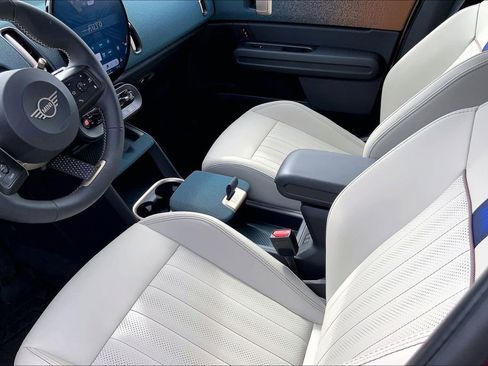 Certified 2025 MINI Cooper Countryman S w/ Comfort Package Max image 18