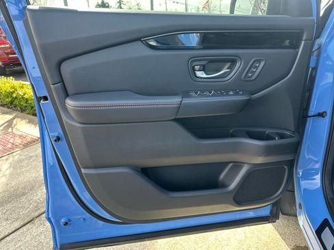 Used 2024 Honda Pilot TrailSport image 11