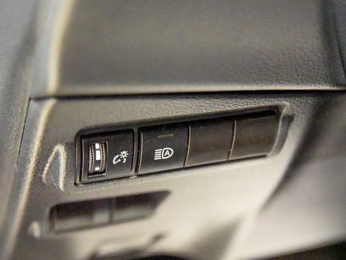 Used 2023 Toyota Corolla Cross LE image 17