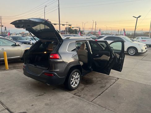 Used 2015 Jeep Cherokee Latitude FWD image 22