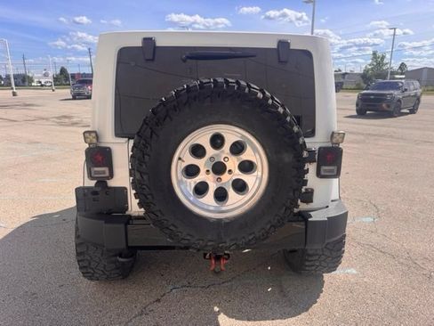 Used 2014 Jeep Wrangler Unlimited Sahara AWD/4WD image 4
